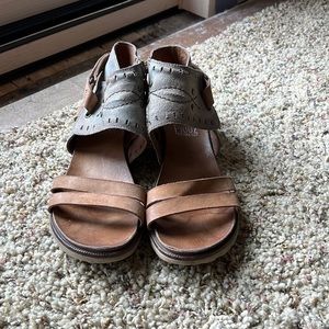 Adorable Miz Mooz sandals, super comfortable, stylish, awesome for everyday!
